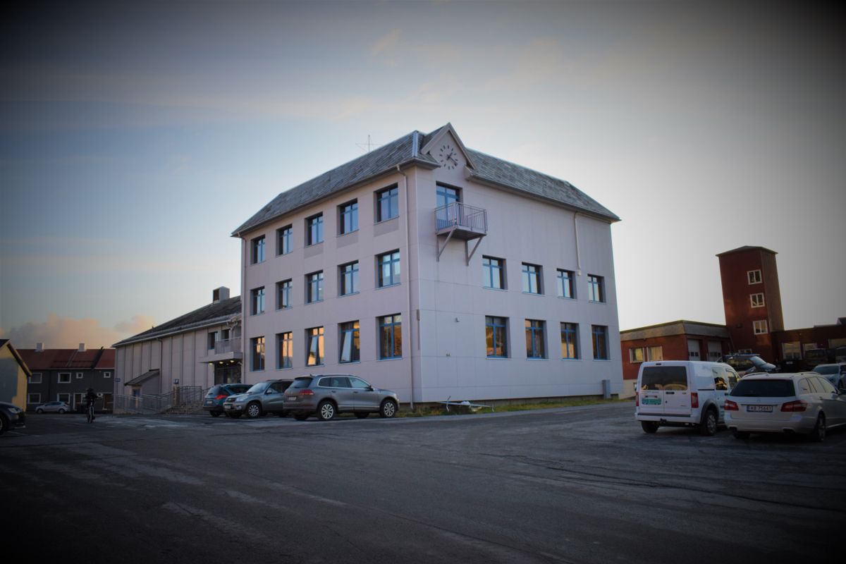 Økonomiavdelingen i rådhuset i Nordkapp har i disse dager startet arbeidet med årsregnskapet. Fristen for å rapportere regnskapet til SSB gikk ut i februar.