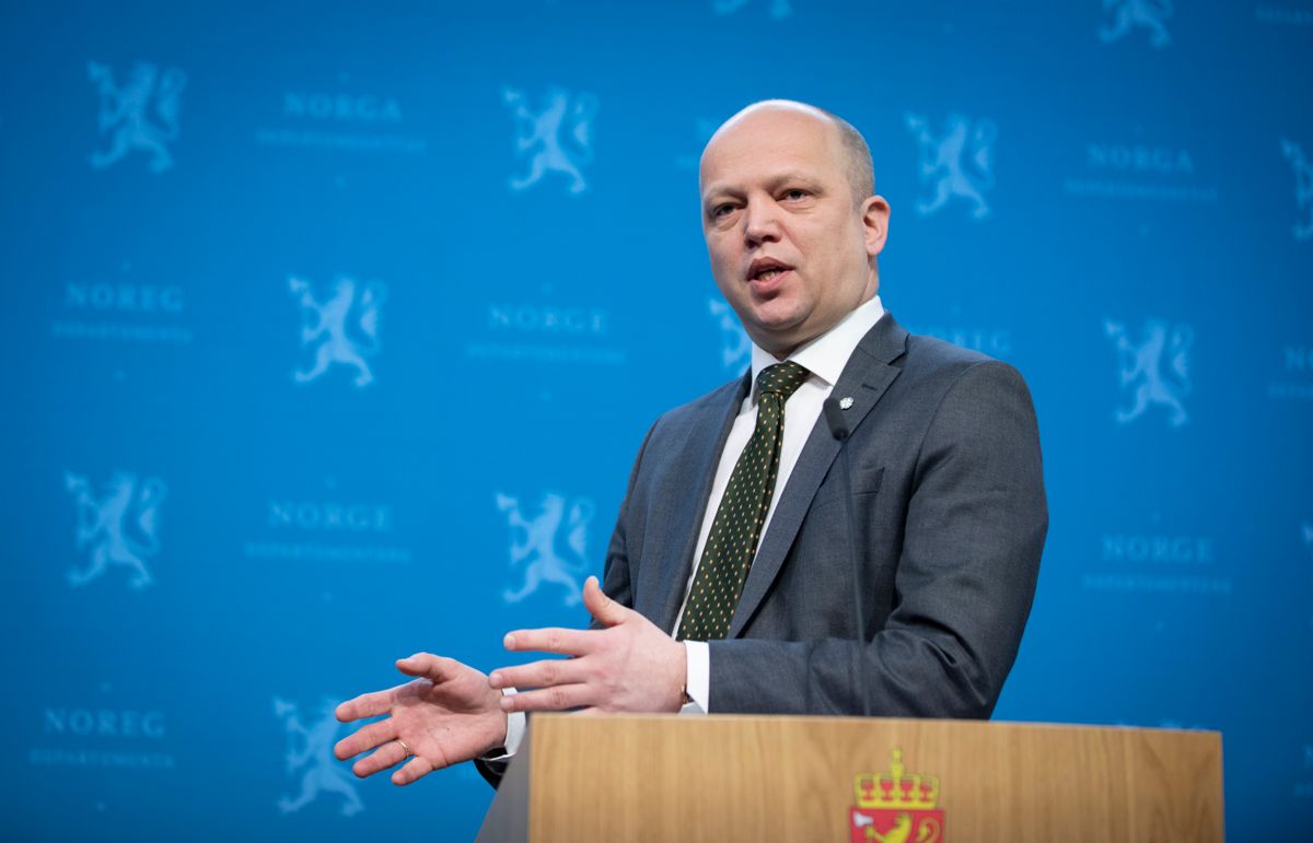 Finansminister Trygve Magnus Slagsvold Vedum (Sp) åpner pengesekken og sprøyter ytterligere 56 milliarder oljekroner inn i norsk økonomi.