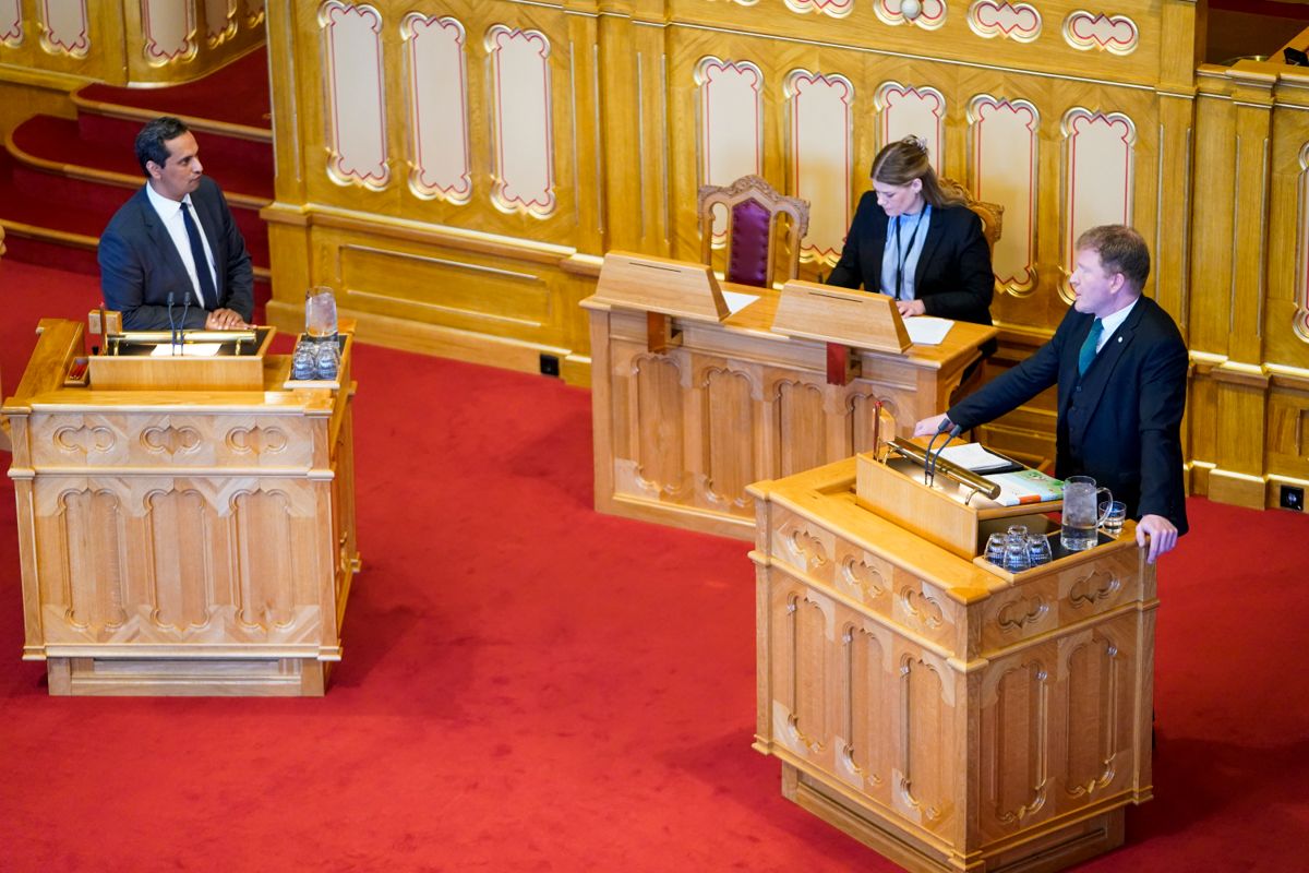 Høyres Mudassar Kapur (H) og kommunal- og distriktsminister Sigbjørn Gjelsvik (Sp) møttes onsdag formiddag  i Stortingets spontane spørretime. Der kranglet de om konklusjonene i generalistkommuneutvalgets utredning.