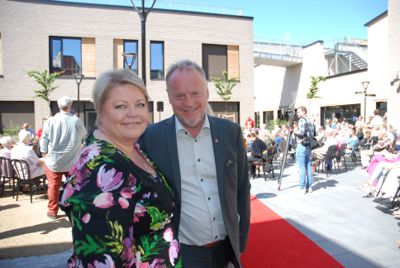 Eldrebyråd Marthe Scharning Lund (Ap) og byrådsleder Raymond Johansen (Ap) er stolte av den nye demenslandsbyen Dronning Ingrids hage, og mener dette er fremtidens eldreomsorg.