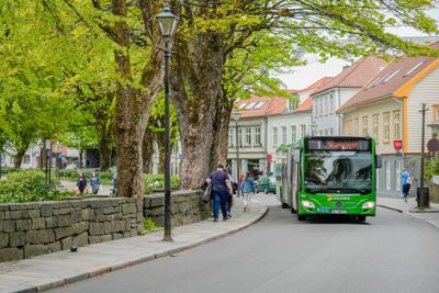 Stavanger innfører gratis kollektivtransport, og effekten av det har vært mye diskutert den siste tida. Nå er Transportøkonomisk institutt klare med rapport fra et forsøk på lavere pris i Rogaland og Viken.