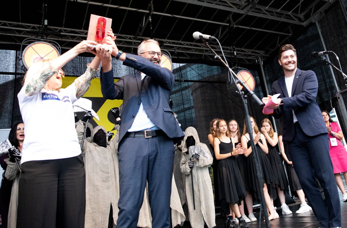 Norges kulturkommune 2023 er Lillestrøm. Her får de prisen på festivalen Kulturytring i Drammen. Juryleder er Grunde Almeland (V), leder av familie- og kulturkomiteen på Stortinget.