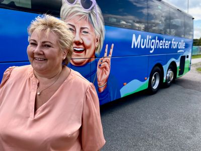 Høyre-leder Erna Solberg er godt i gang med sin valgkampturné i en flunkende ny buss.