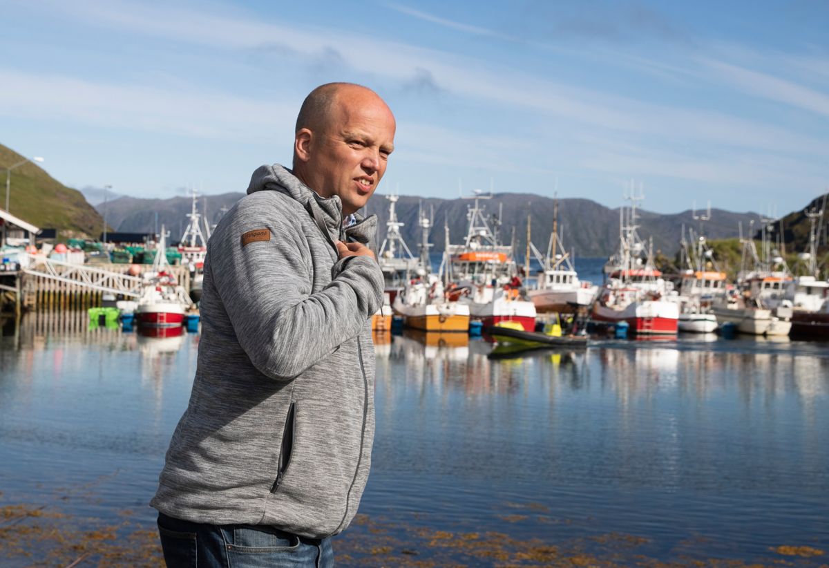 Sp-leder Trygve Slagsvold Vedum besøkte et fiskevær nord for Honningsvåg på valgkampturné. Oppslutningen i nord har falt dramatisk.