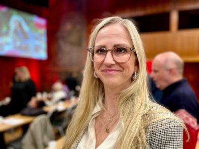 Kathrine Kvåle Haatvedt, ordfører i Tinn, savner de yngste i kommunestyret, men er fornøyd med at halvparten av kommunestyret i Tinn er nye medlemmer. – Men vi må gjøre det enkelt å være nyvalgt.