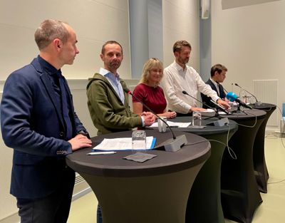 De borgerlig bystyrepartiene i Oslo er enige om en samarbeidsavtale. Fra venstre Øyvind Håbrekke (KrF), Hallstein Bjercke (V), Anne Lindboe (H), Eirik Lae Solberg (H) og Magnus Birkelund (Frp)