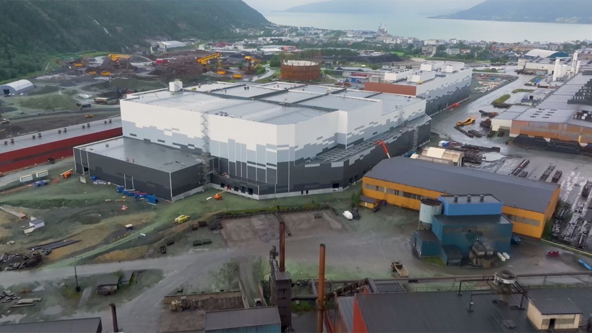 Giga Arctic i Mo i Rana er på 80.000 m². Nå har Freyr Battery begynt å si opp ansatte.