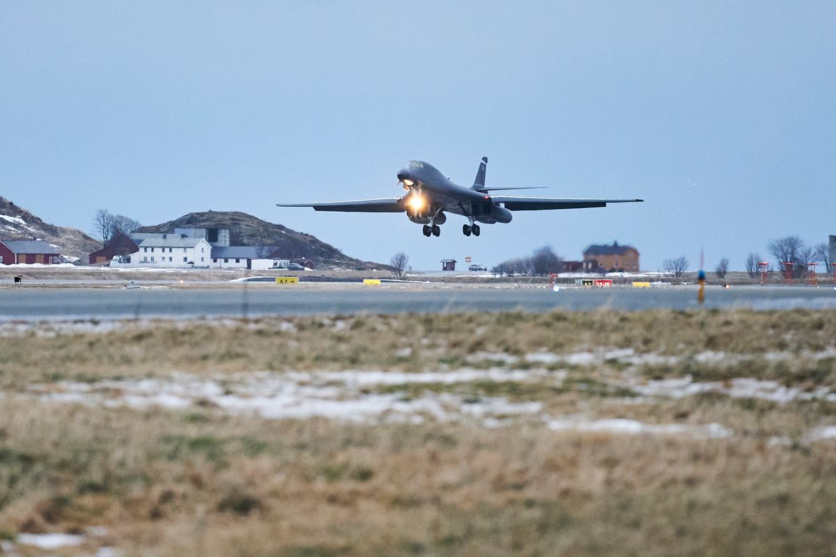Stortinget vedtok i 2012 at det skal være én hovedbase for kampfly i Norge, og at den skal ligge i Ørland. Flystasjonen er nå den største arbeidsplassen i både kommunen og regionen.