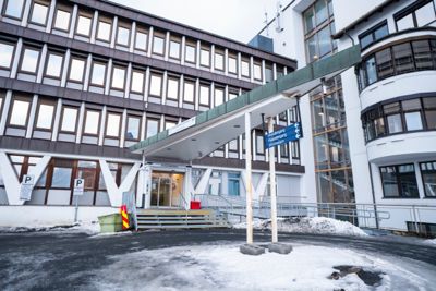 På oppdrag fra helseminister Ingvild Kjerkol (Ap) har fem arbeidsgrupper utredet helsetjenestene i Nord-Norge. Forslagene, som blant annet innebærer omstillinger for UNN Narvik, får fylkesrådslederen til å reagere.