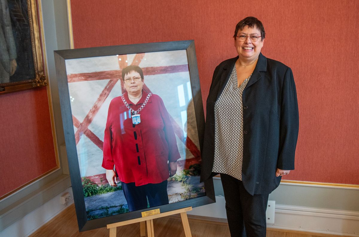 Tidligere ordfører Rita Ottervik (Ap) i Trondheim er blitt portrettert av fotokunstner Mette Tronvold.