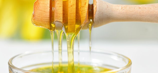 Honung är en produkt med många goda egenskaper, men för spädbarn är den olämplig. Säljer man honung måste burken ha en märkning om risken för spädbarnsbotulism.