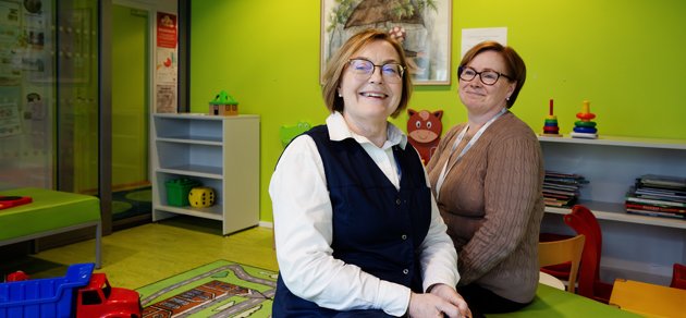 Carola Grönroos och Carola Bäckman jobbar med både små och stora familjer på barn- och mödrarådgivningen.