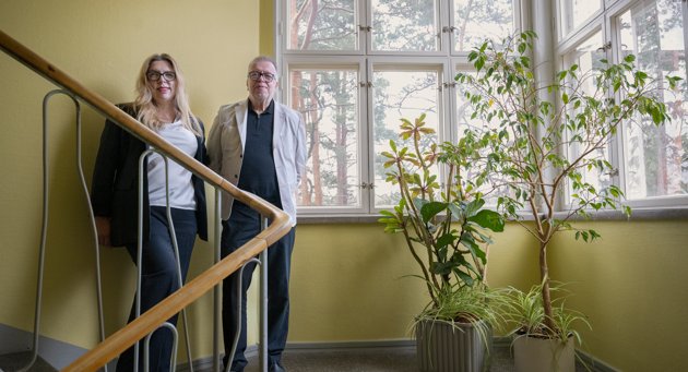 Ekonomichef Sari Flythström och direktor Juhani Jäntti konstaterar att det händer mycket i Lärkkulla nu.