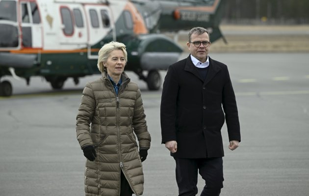 EU-kommissionens ordförande Ursula von der Leyen och statsminister Petteri Orpo besökte östgränsen för att diskutera åtgärder mot instrumentaliserad migration. von der Leyen sade att Finland reagerat effektivt. Hon gav några kommentarer på flygplatsen i Villmanstrand.