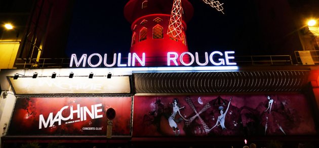 Moulin Rouge (på franska ”röd kvarn”) är en klassisk kabaréscen i Frankrikes huvudstad Paris.