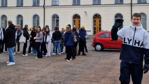 Borgå Gymnasiums studerande protesterade mot nedskärningen på torsdagen.