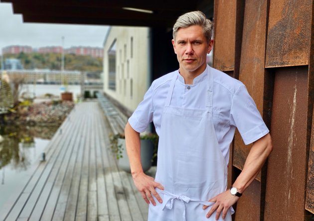 Stjärnkocken Tommy Myllymäki som har finländska rötter driver den tvåstjärniga Michelinrestaurangen Aira på Djurgården.