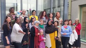 De här kvinnorna bjuder på årets mångkulturella mors dagjippo i Kantelehuset.