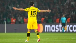 Dortmunds Mats Hummels jublar efter att ha nickat in 1–0 borta mot Paris SG. Ett mål som säkrade spel i Champions League-finalen i juni.