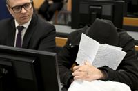 Rättegången mot en man som står åtalad för mord på sin hustru inleddes i Östra Nylands tingsrätt på fredagen.