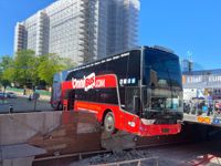Bussen kom körande längs Postgatan mot Järnvägsstationen.