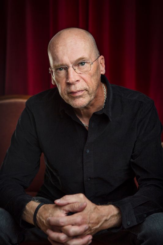 Robert Åsbacka avslutar trilogin om den tidigare författaren Erik.