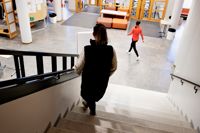 Illustrationsbild till artikeln om en missnöjd kombielev från Careeria i Borgå gymnasium. Den unga damen på bild har ingenting med artikeln att göra. Bilden är arrangerad. Borgå