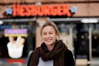 Den Borgåbördiga grävande journalisten Jessica Stolzmann har hållit på med utrikesgräv i fyra år. I november började hon gräva i Hesburgers gröna burgare.