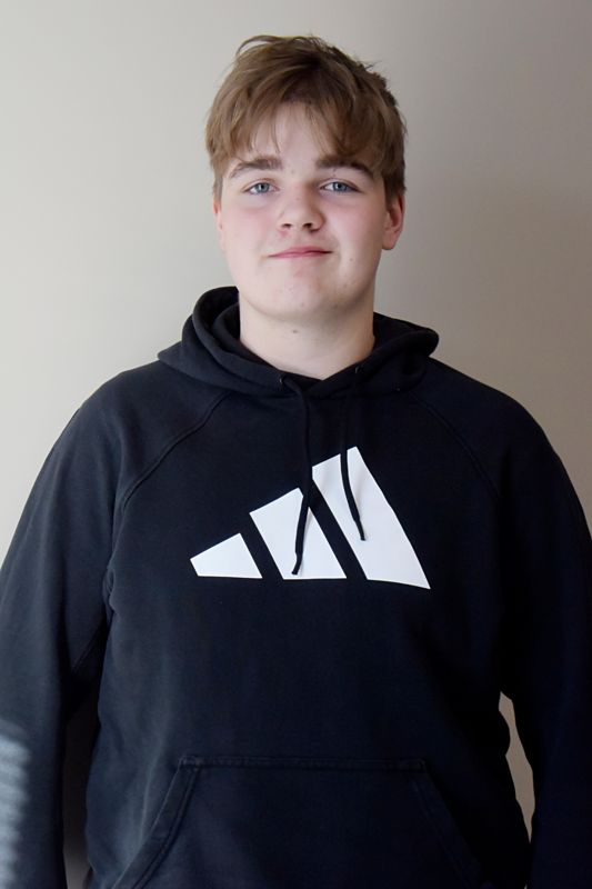 Eleven Cian Breen från Strömborgska skolan tycker att ett problem med masker är att de skräpar ner i naturen. Man borde lägga dem i roskis.