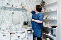 Sabina Lönnroth har i år öppnat en egen keramikverkstad och keramikbutik som heter Frustuga i Jackarby.