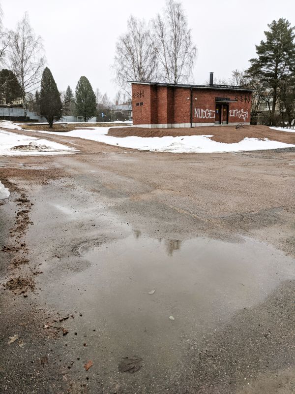 Nudge har varit aktiv en längre tid, det här "konstverket" är fotograferat i april 2021.