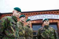 Oskar Nyberg, Joar Jensén, Karl Andersson och Oskar Eklund märker inte av en förändring på Nylands brigad efter Finlands Natoansökan. Men satsar de på en karriär inom det militära är de redo att försvara också andra Natoländer.