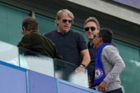Amerikanske affärsmannen Todd Boehly, tvåa till vänster, är nära att slutföra köpet av Chelsea. Arkivbild.