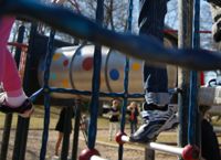 Helsingfors håller ett tjugotal lekparker stängda till följd av personalbristen inom småbarnspedagogiken.