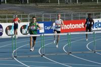 Tättrion på 400 meter häck i GP-tävlingen i Lahtis, trean Tuomas Lehtonen (nummer 3), tvåan Jonni Blomqvist och vinnaren Malik James-King.