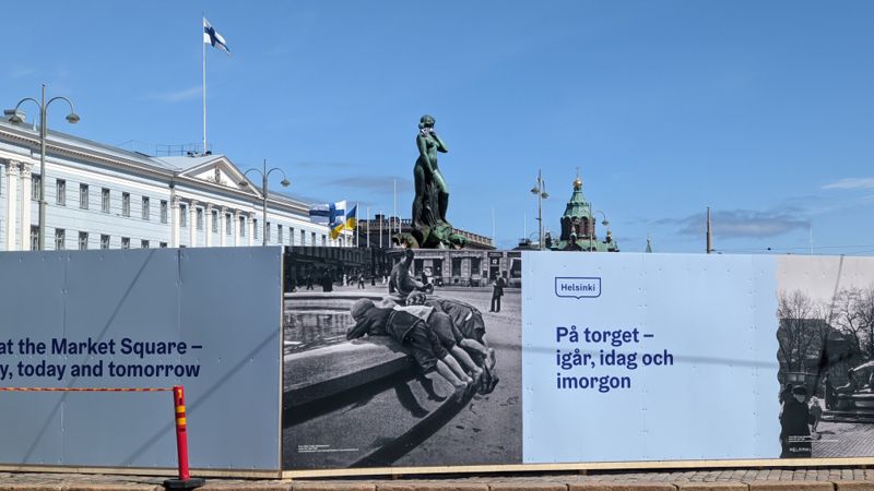 Det cirka två meter höga staketet omgärdar hela den kända statyn.