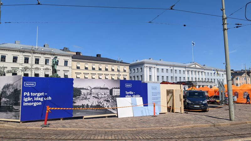 Helsingfors stad försökte skydda Havis Amanda från hockeyfans med hjälp av plywoodskivor under söndagen.