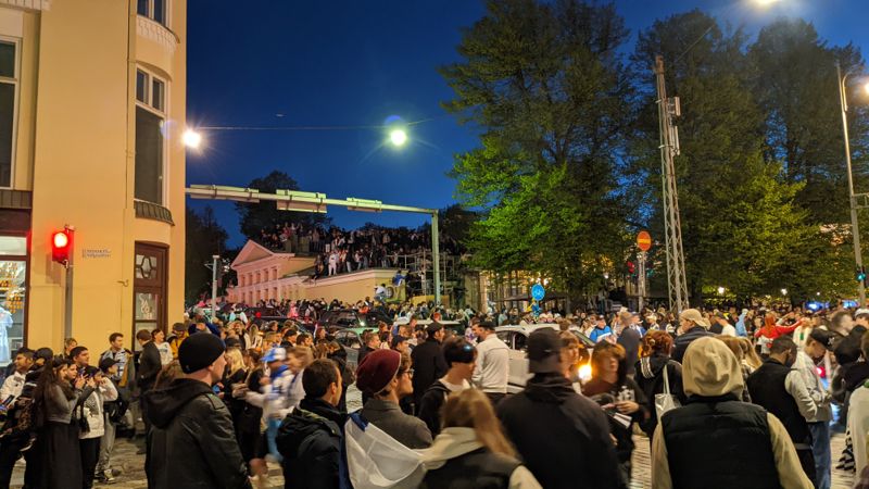 Restaurangen Kappelis tak blev också en festplats för många.