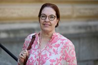 Det är viktigt med gemensamma rutiner och tillvägagångssätt mot mobbning för alla stadens skolor anser Sari Gustafsson