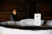 Danska Olga Benedictes utställning Tears of Salt behandlar hydrofeminism på ett meditativt vis. Du kan se verket utvecklas under de tre utställningsmånaderna.