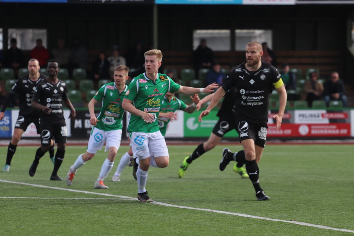 Oskari Sallinen och EIF förlorade lördagens bortamatch mot TPS.