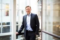 SEB har skrivit ner sina ekonomiska prognoser både i år och nästa år för Finland och för Sverige, men chefsekonom Jens Magnusson hoppas ändå att ekonomierna landar mjukt snarare än att de kraschlandar.