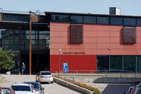 Bibliotekarierna som blivit utan lön i tre veckor under coronaepidemin fick rätt i tingsätten.
