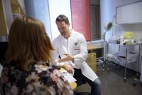 Till Helsingfors stads företagshälsovård går personer som jobbar inom 800 olika yrken.