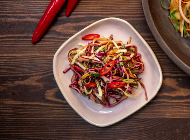 Koreansk kålsallad kan bli en framtida succé i skolmatsalen enligt Unilevers skolmatsexpert Sami Lamminaho.