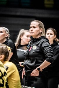 Borgåbekanta Tiia Ukkonen tar över som chefstränare för F-ligans topplag PSS.