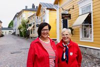 Guiderna Birgitta Palmqvist och Raija Tölkkö ser framemot sommarens guidningar.