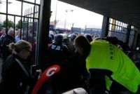 ”Det är anmärkningsvärt att ingen miste livet”. En oberoende utredning riktar hård kritik mot Europeiska fotbollsförbundet (Uefa) för kaoset inför fjolårets Champions League-final i fotboll. Arkivbild.