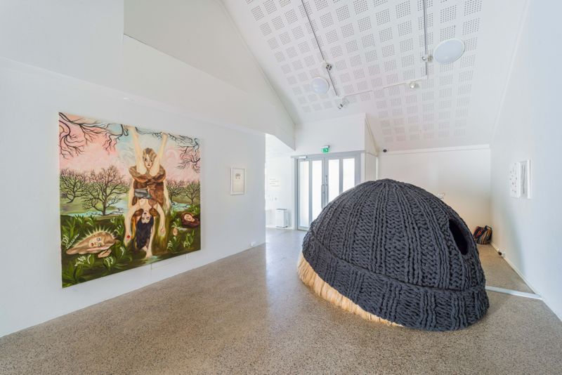 Då man har kuraterat utställningen Nested Realities på galleri Elverket har det funnits ett fokus på hur verken harmoniserar och kommunicerar med varandra i rummet.