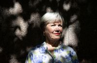 Carola Teir var en av de första kvinnorna i ett stort börsbolag i Finland. Glastaket finns tyvärr fortfarande kvar på många företag, säger hon.